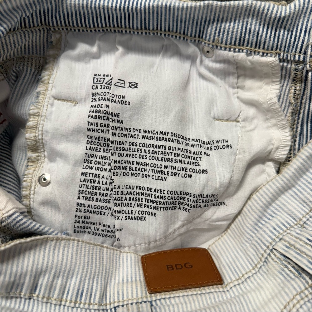 BDG Shorts - Picture 3 of 3